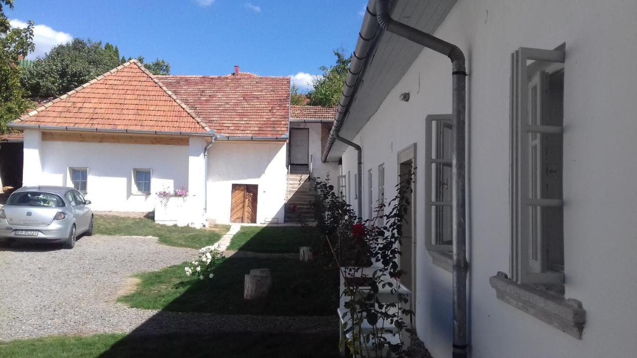 Plitzner Belvarosi Apartmanhaz Eger Extérieur photo