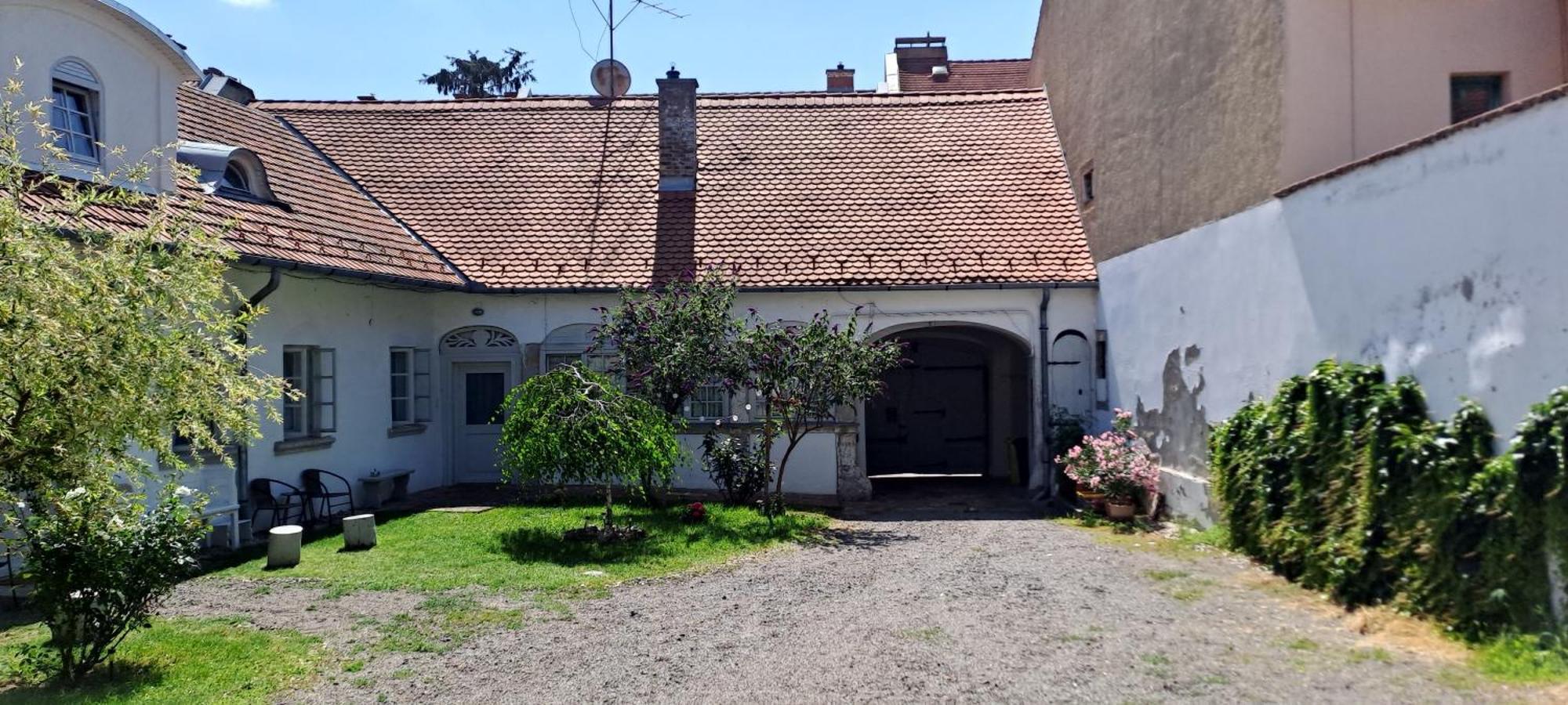 Plitzner Belvarosi Apartmanhaz Eger Extérieur photo