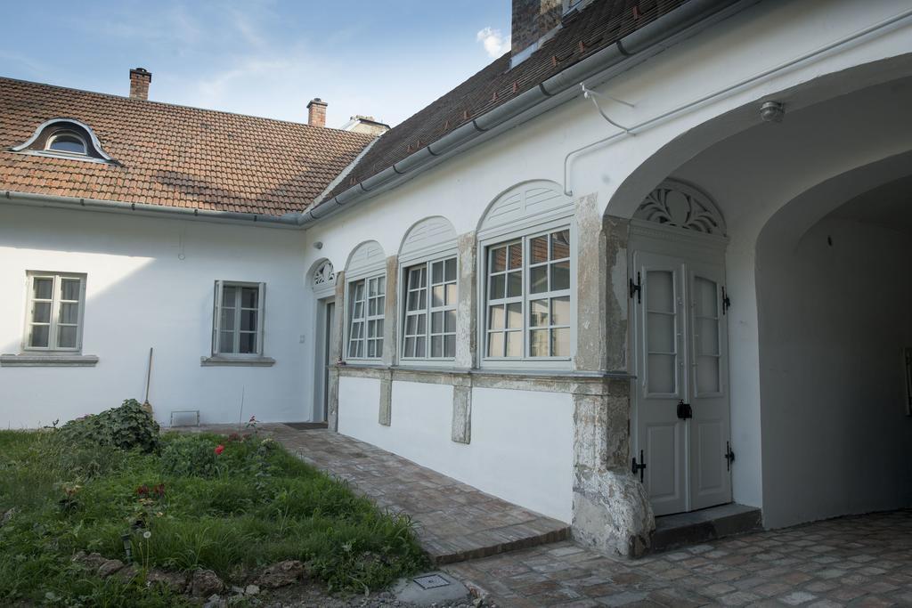 Plitzner Belvarosi Apartmanhaz Eger Extérieur photo